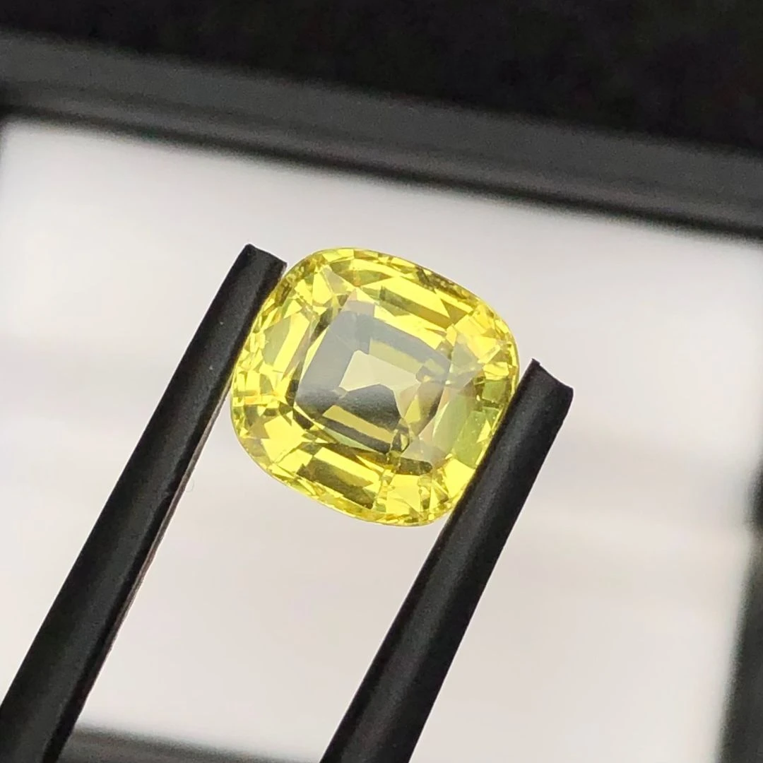 4.27 ct Natural Vivid Yellow Sapphire Cushion Shape Loose Gemstone — view 6